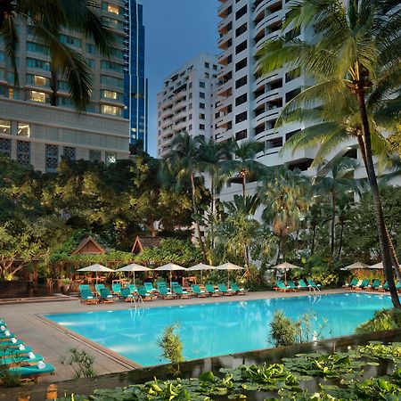 Anantara Siam Bangkok Hotel Exteriér fotografie The pool at the hotel