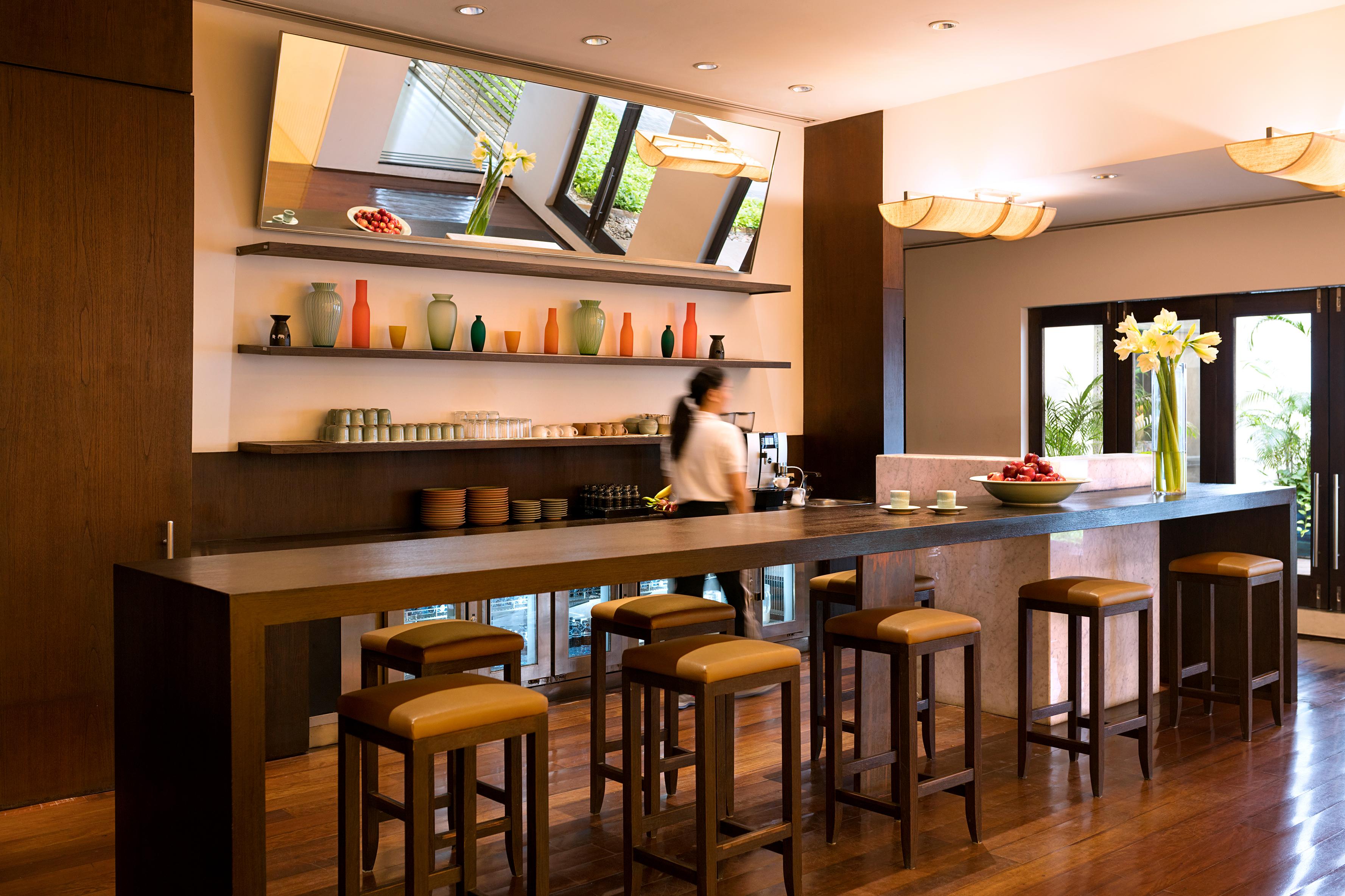 Anantara Siam Bangkok Hotel Exteriér fotografie A bar at a hotel